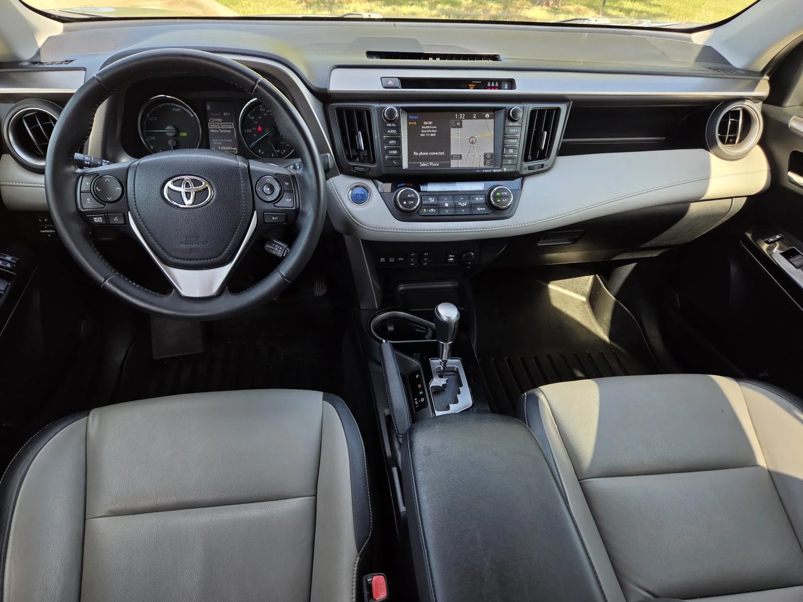 Used 2018 Silver Toyota Hybrid Limited AWD (Natl) image 13