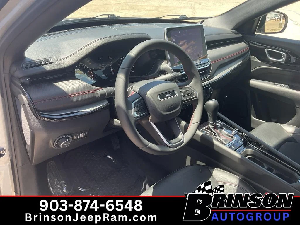 Used 2025 Silver Zynith Metallic Clearcoat Jeep Trailhawk image 26