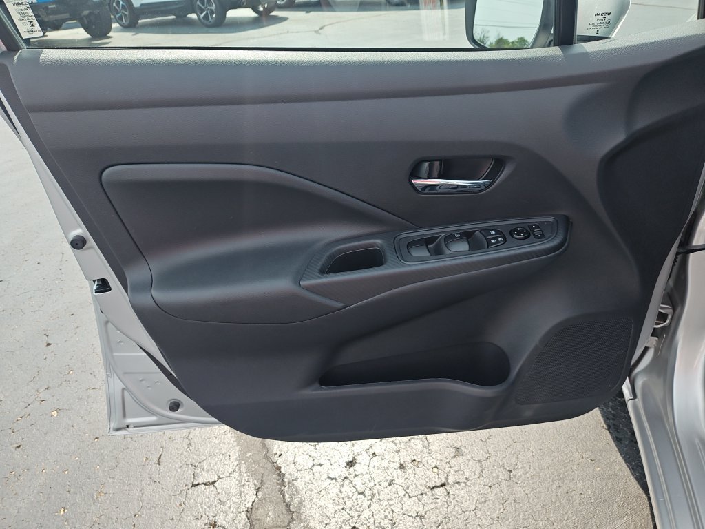 Used 2025 Silver Nissan 1.6 SV image 12