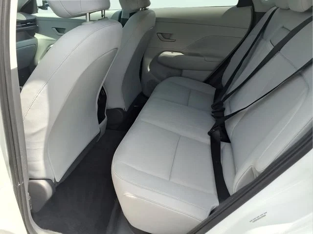 Used 2025 White Hyundai SEL image 18