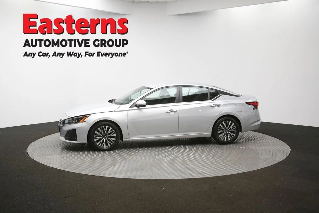 Used 2023 Silver Nissan 2.5 SV image 58