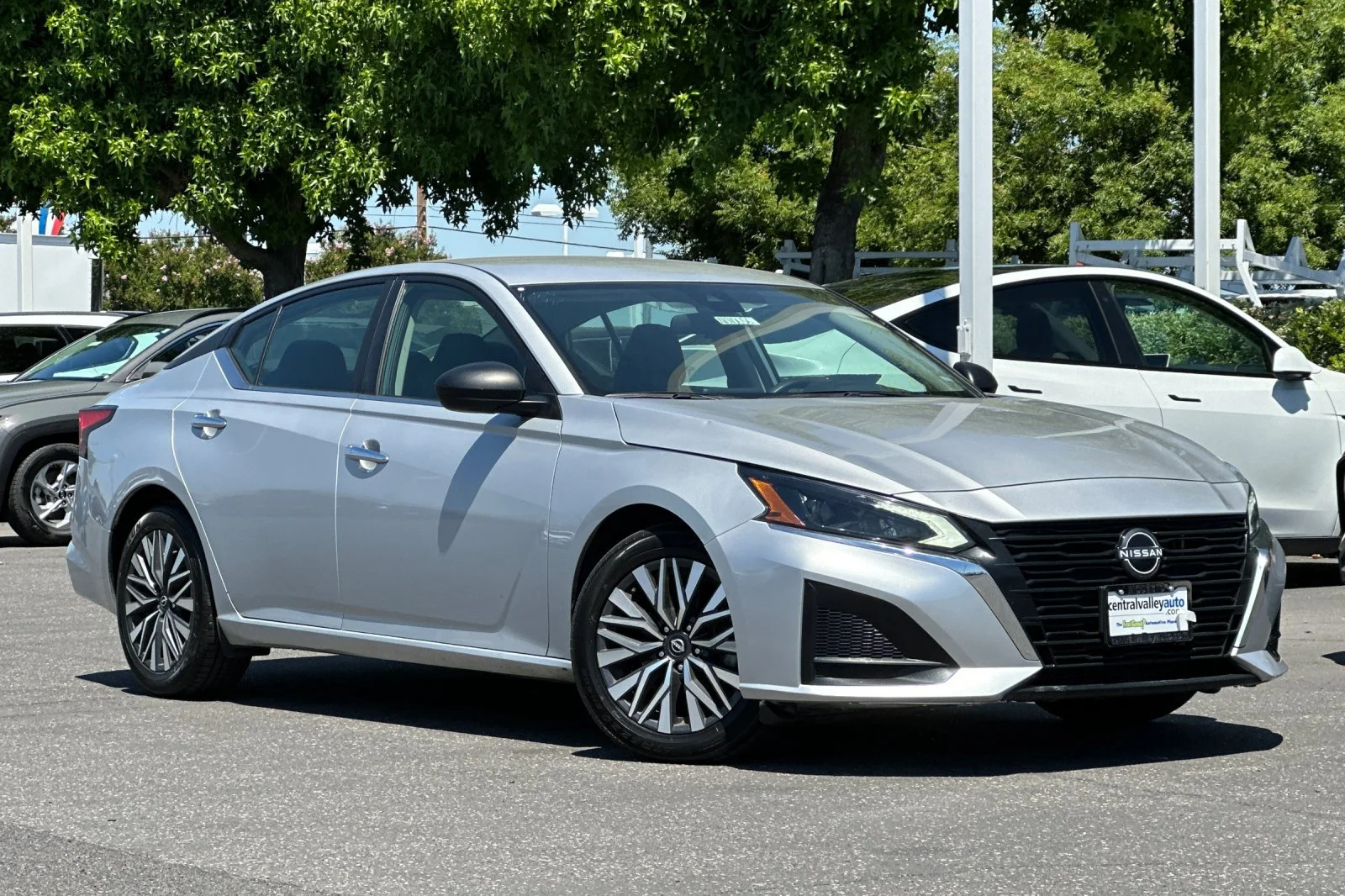 Used 2024 Brilliant Silver Metallic Nissan 2.5 SV image 2