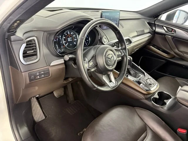 Used 2020 Snowflake White Pearl Mazda Signature image 13