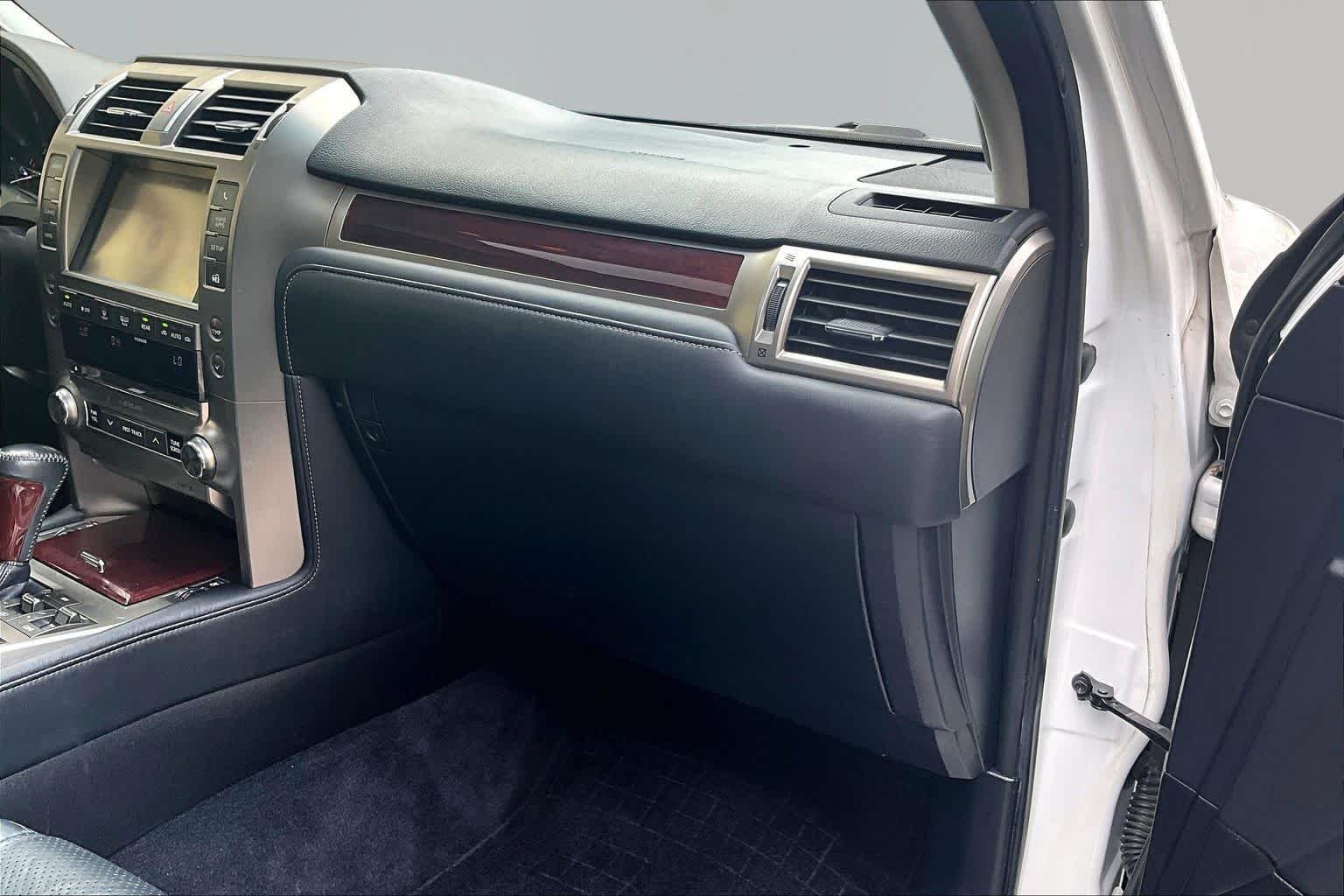 Used 2015 Starfire Pearl Lexus Luxury image 18