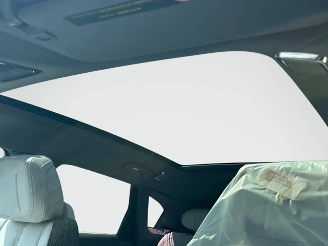 2027 Cadillac OPTIQ Sport - Photo 9