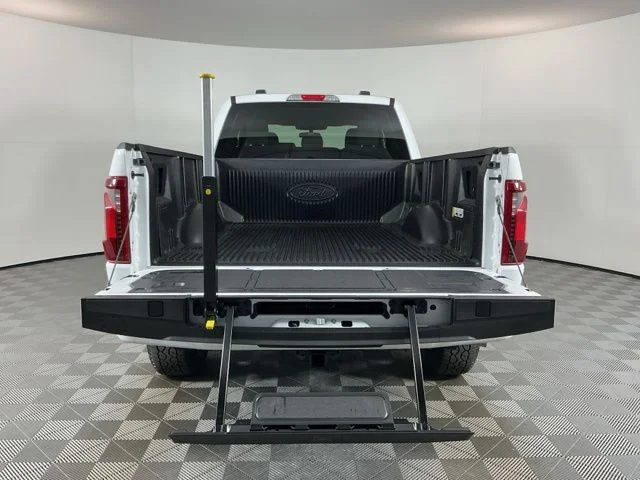 New 2026 Oxford White Ford XLT image 8