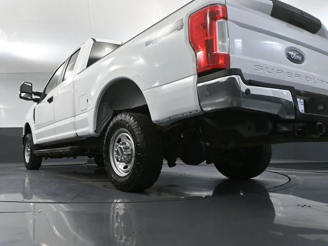 Used 2019 White Ford XL image 44