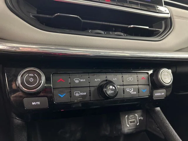 Used 2022 White Jeep Limited image 12