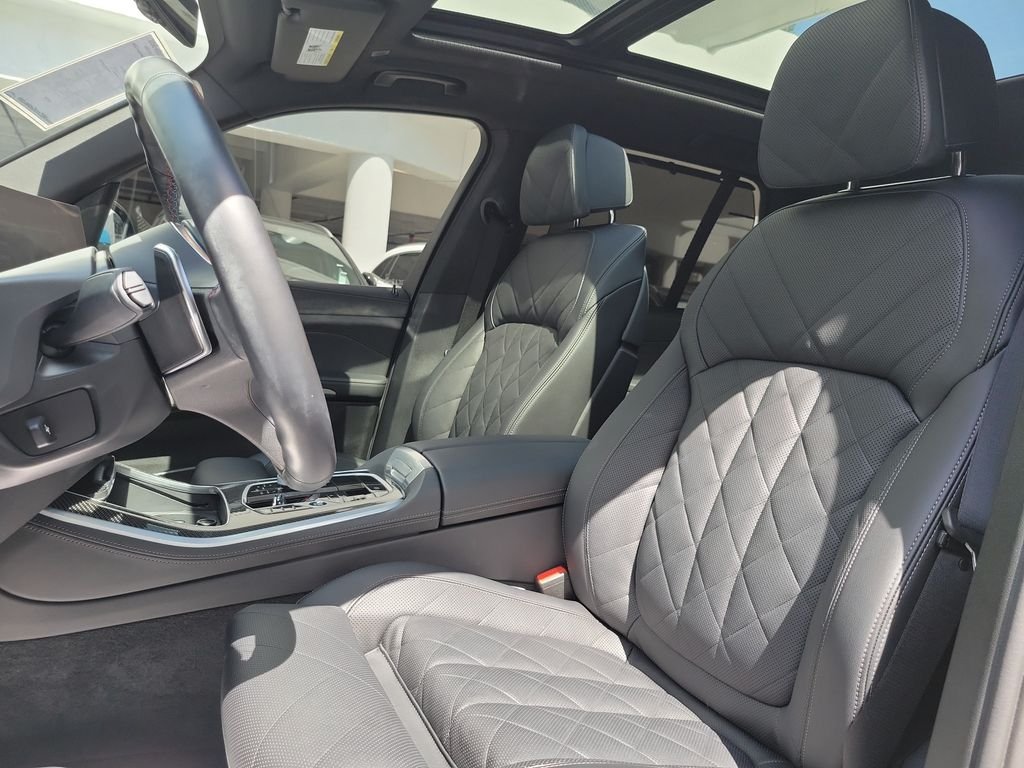 Used 2025 Gray BMW M60i image 22