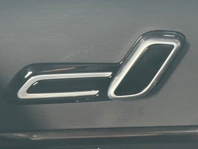 Certified Used 2025 White Land Rover Dynamic SE image 41