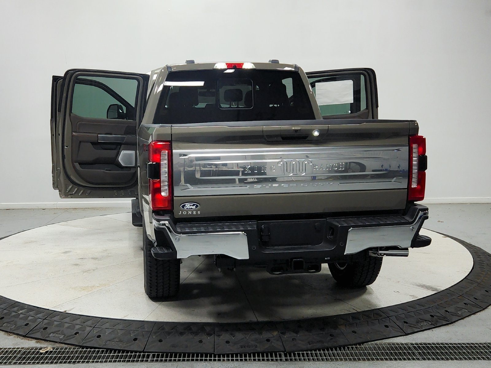 New 2027 Marsh Gray Metallic Ford F-250® King Ranch® image 15