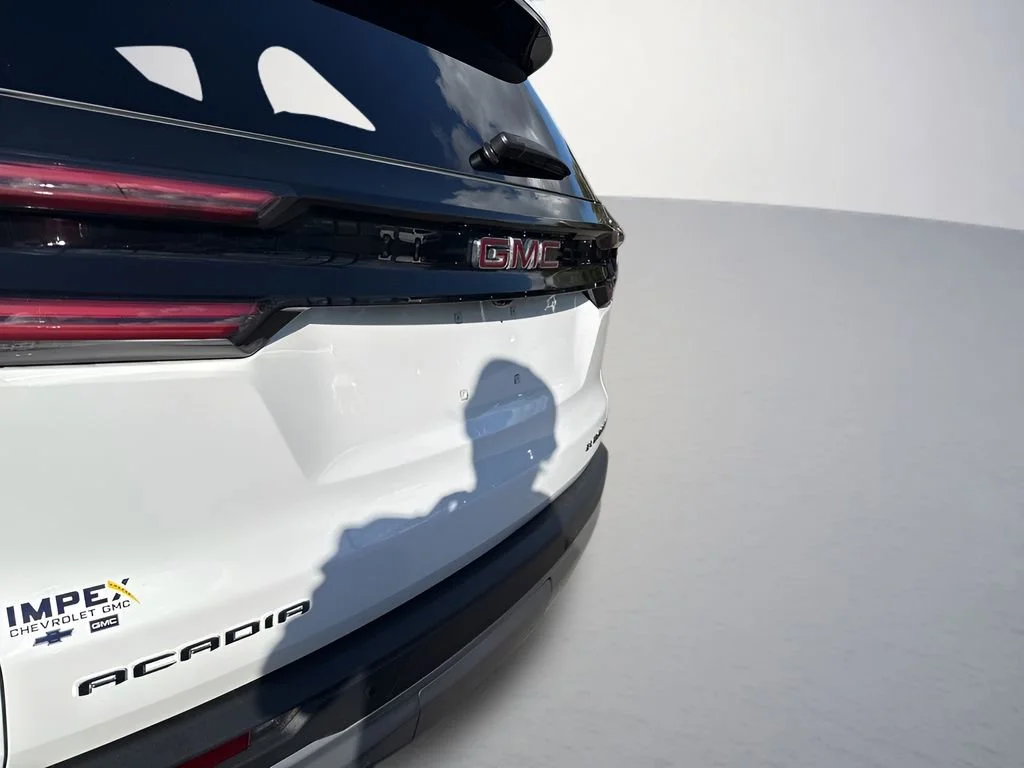 Used 2025 Summit White GMC Elevation image 34
