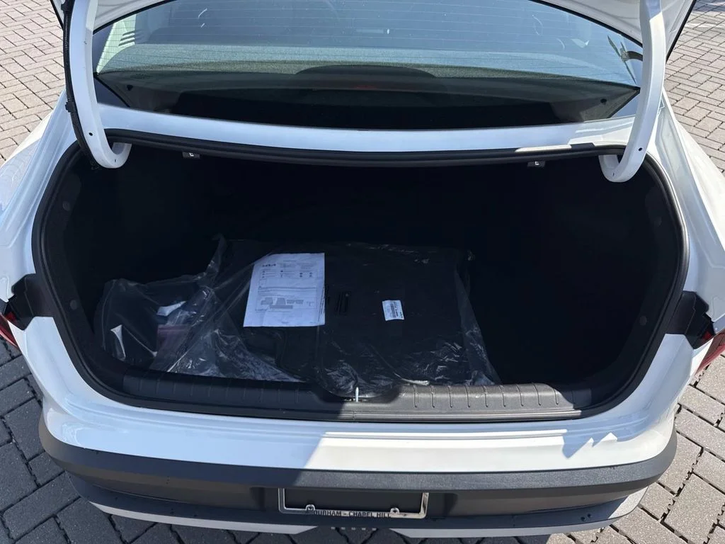 Used 2025 White Kia LXS image 25