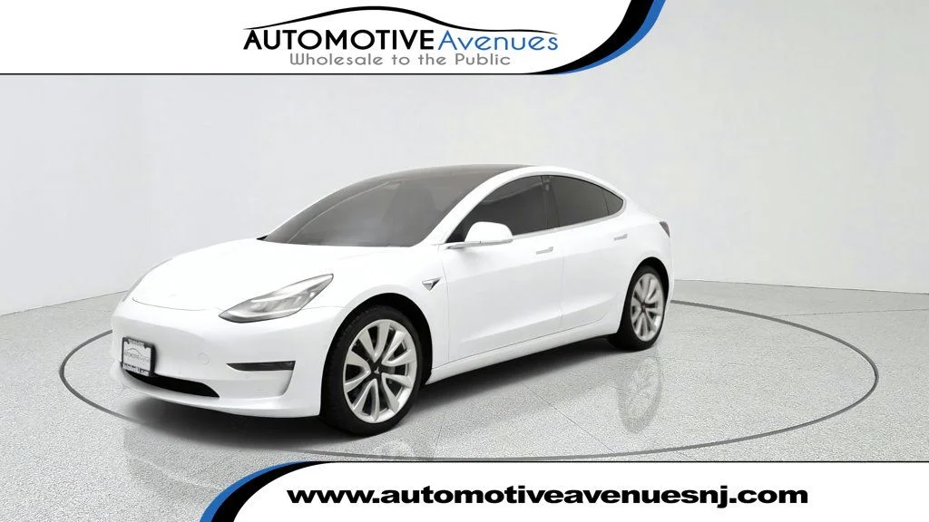 Used 2018 Pearl White Multi-Coat Tesla Long Range Battery AWD image 1