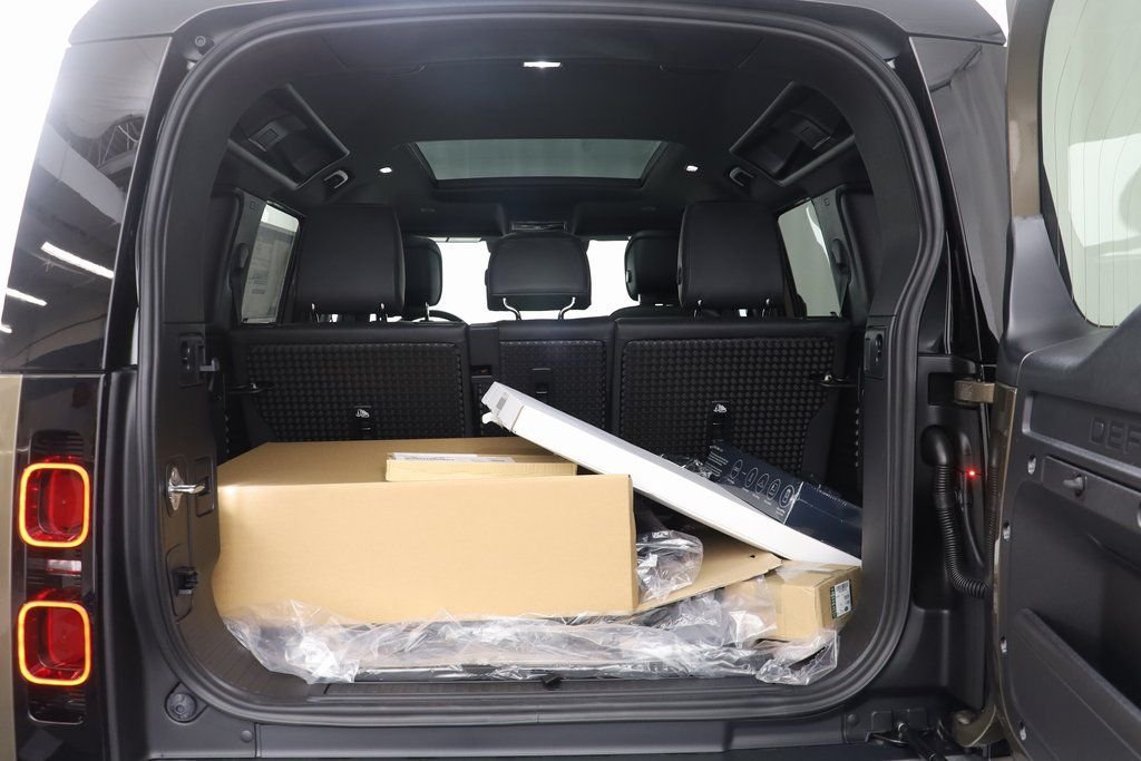 Used 2024 Beige Land Rover SE image 17