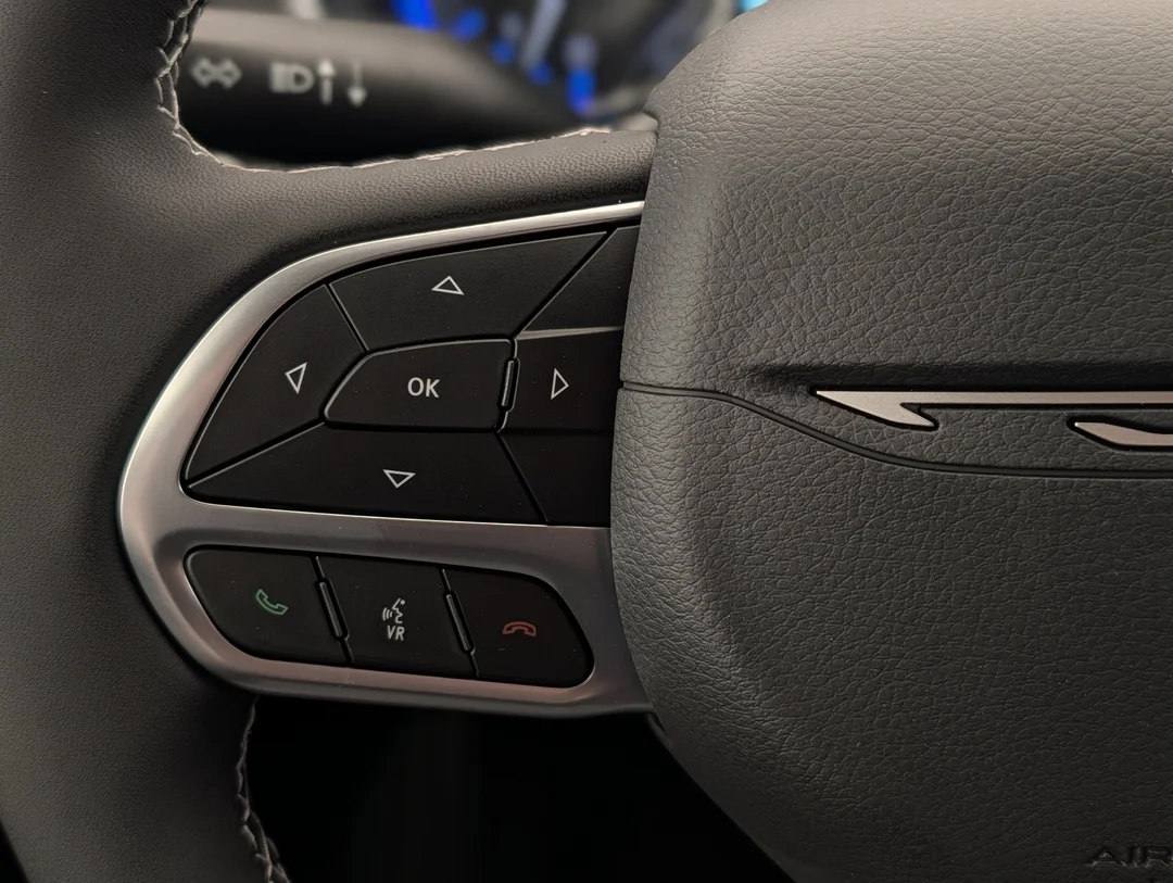 New 2027 White Chrysler Select - - AWD - 3.6L Pentastar V6 - Adaptive Cruise Control - Blind Spot Monitor & More! image 17