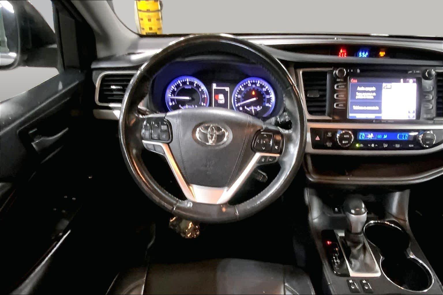 Used 2018 Predawn Gray Mica Toyota XLE image 6