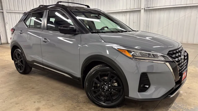 2022 Nissan Kicks SR
