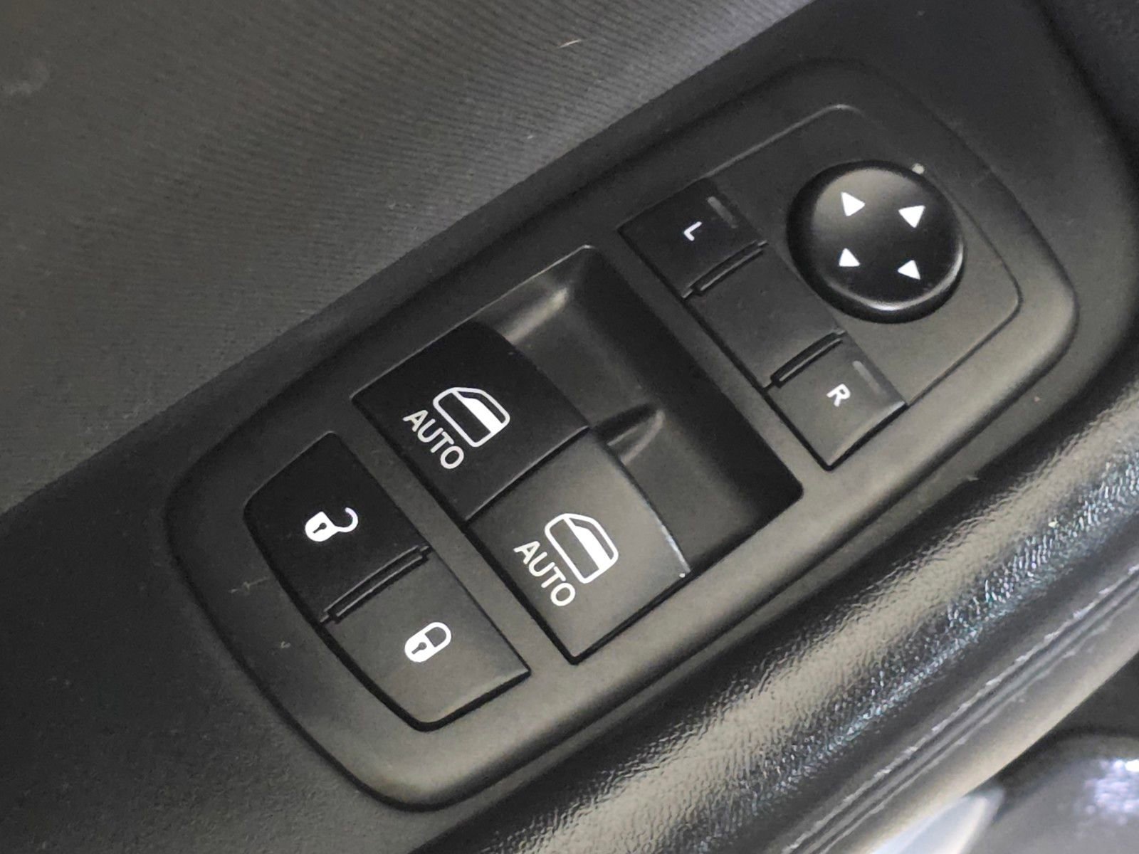 Used 2022  Dodge SXT image 19