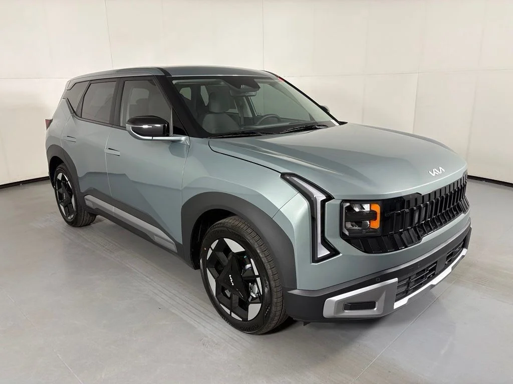 New 2027 Iceberg Green Kia S image 2