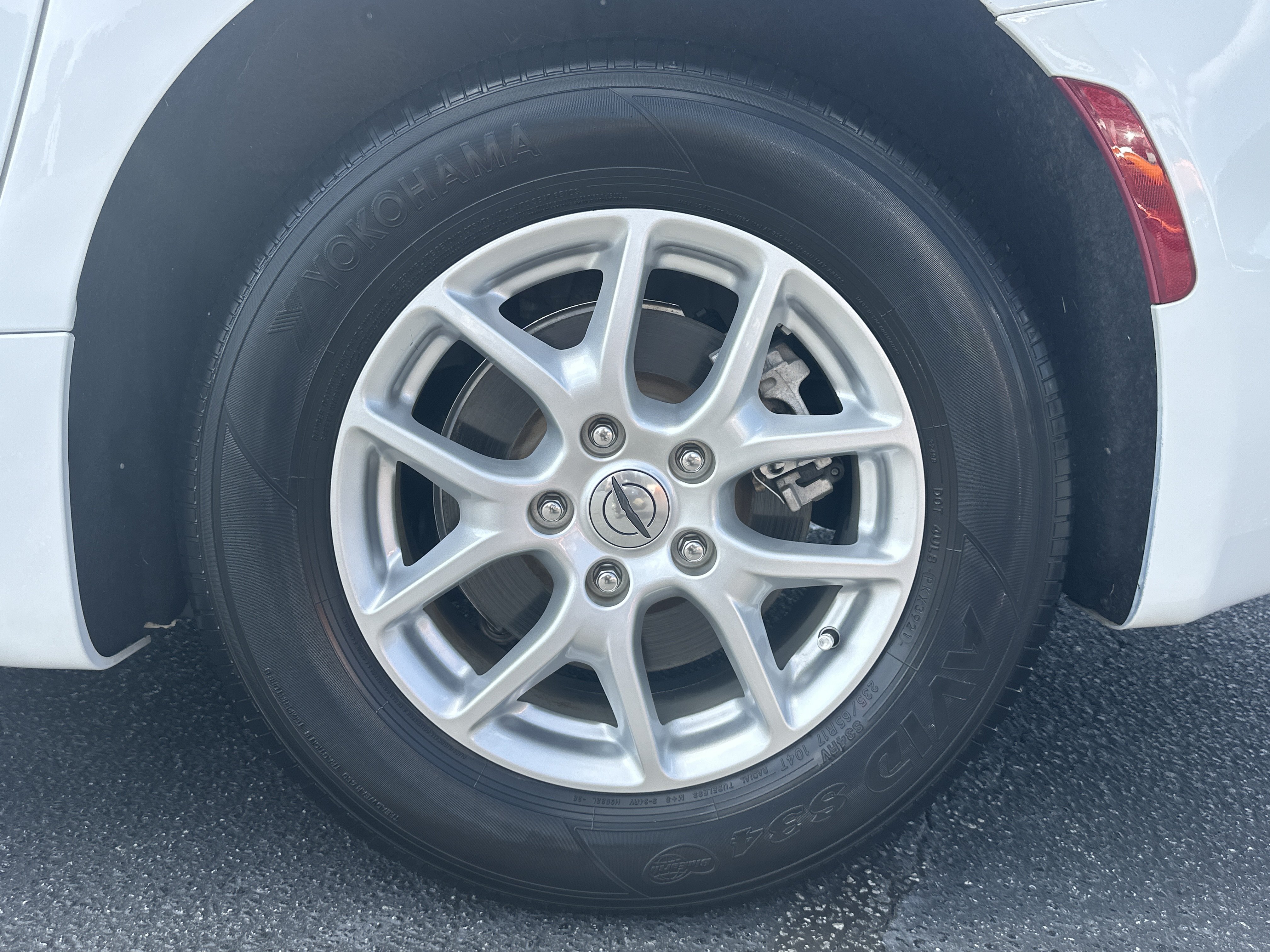 Used 2022 Bright White Clearcoat Chrysler Touring L image 20