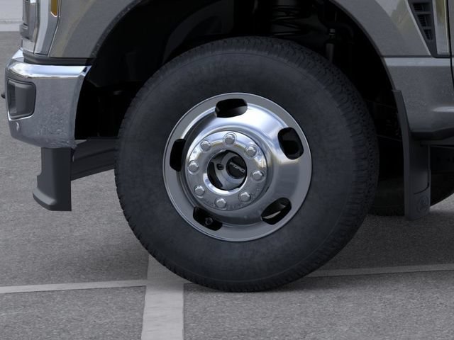 New 2026 Carbonized Gray Metallic Ford LARIAT image 19