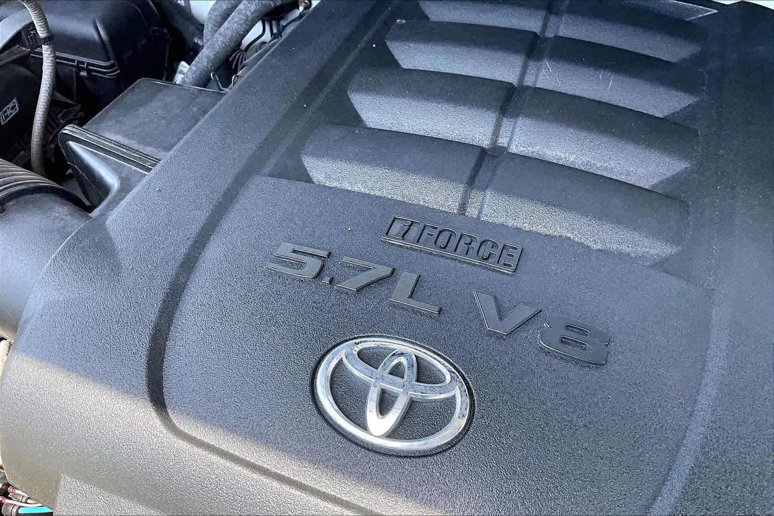 Used 2017 Super White Toyota SR5 image 32