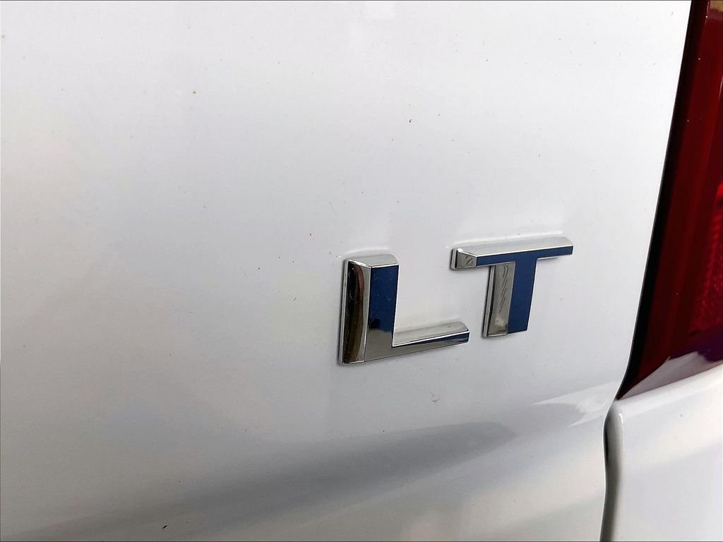 Used 2025 Summit White Chevrolet LT image 28