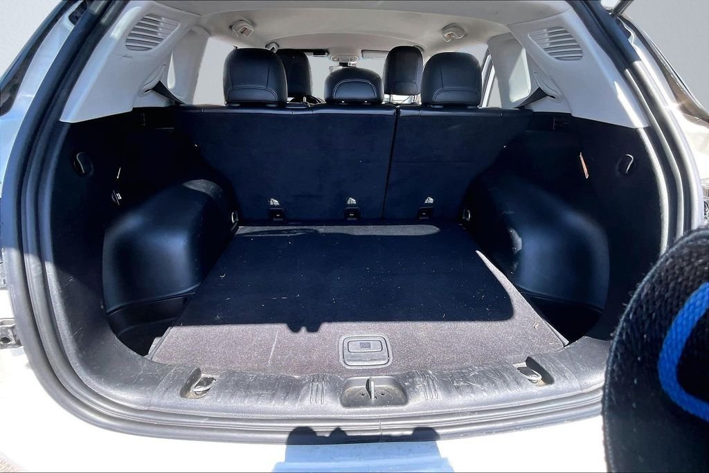Used 2020 White Jeep Trailhawk image 27