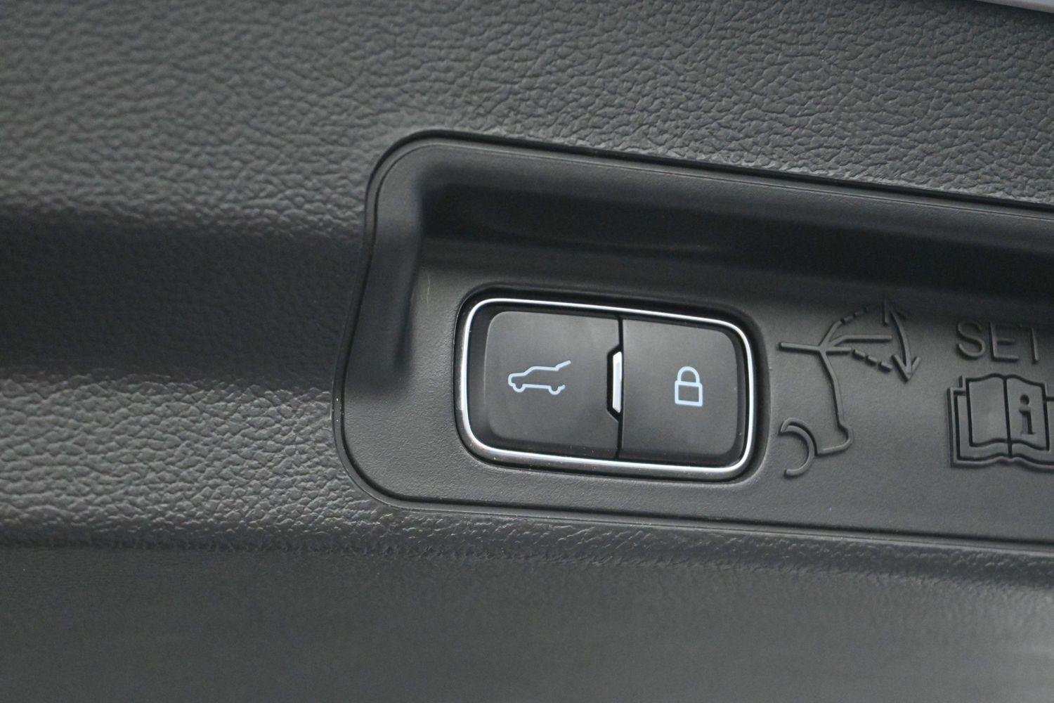 Used 2023 Oxford White Ford XLT image 10