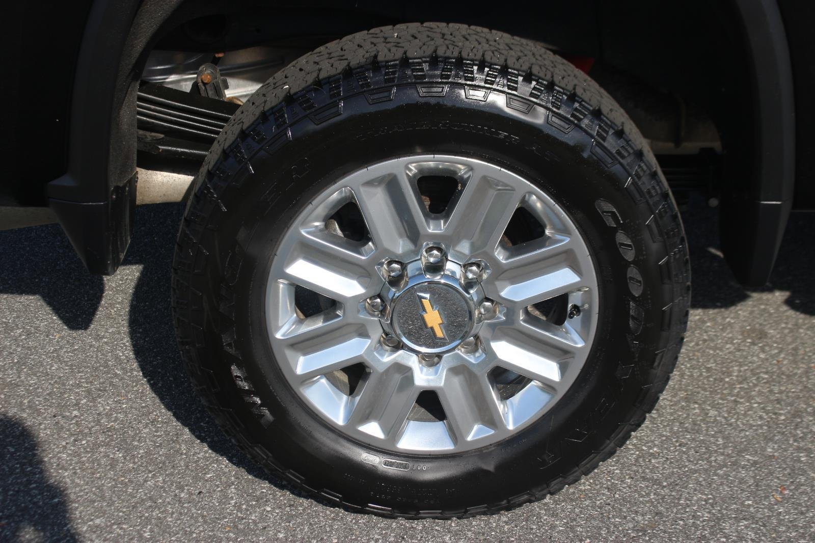 Used 2025 Black Chevrolet High Country image 41