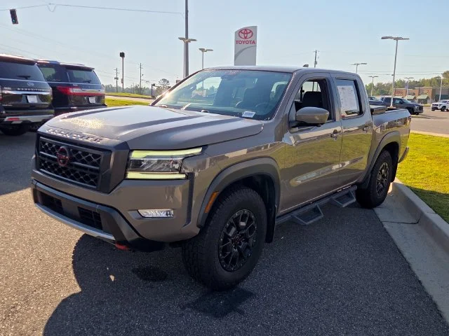 Used 2022  Nissan PRO-4X image 3