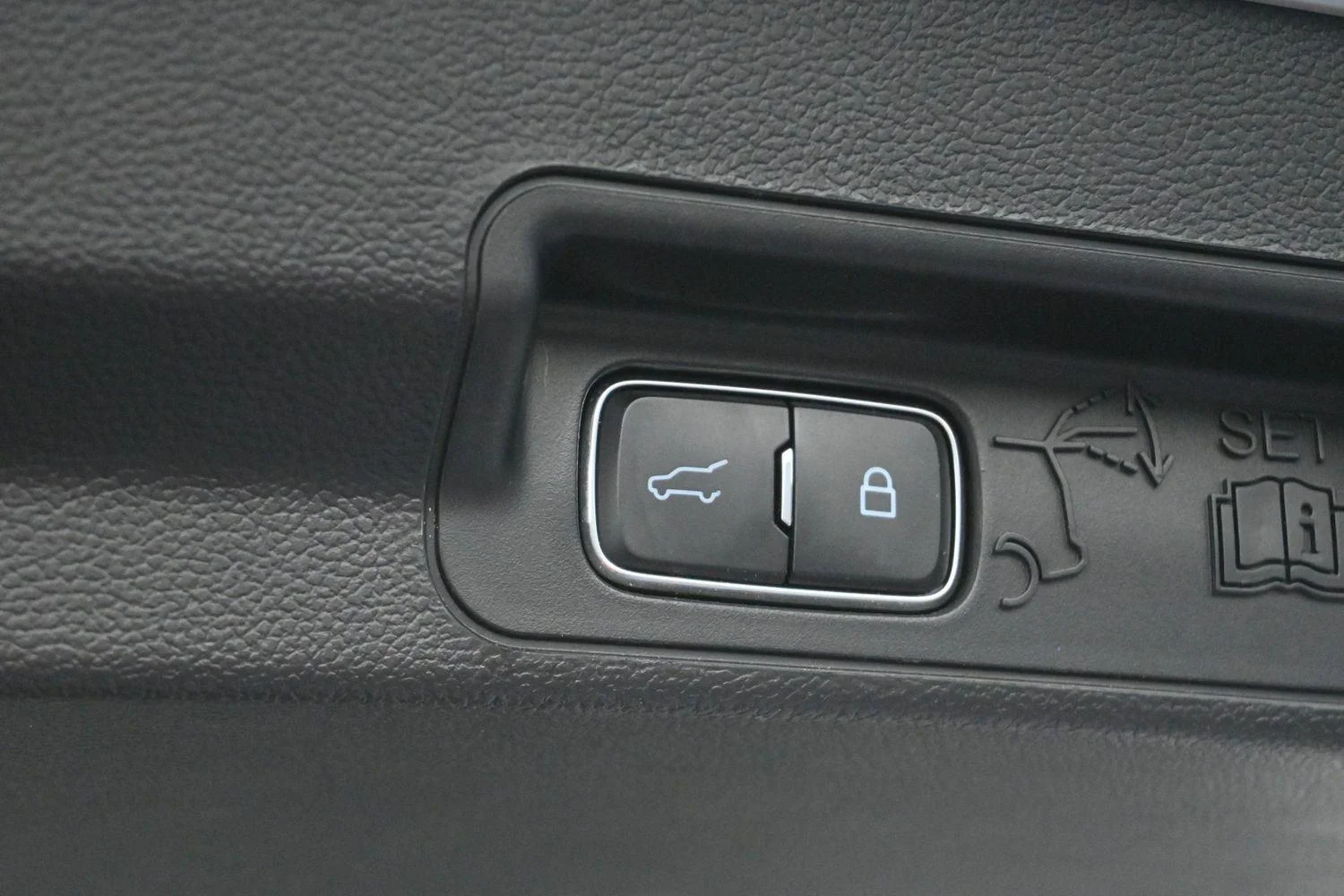 Used 2023 Oxford White Ford XLT image 10