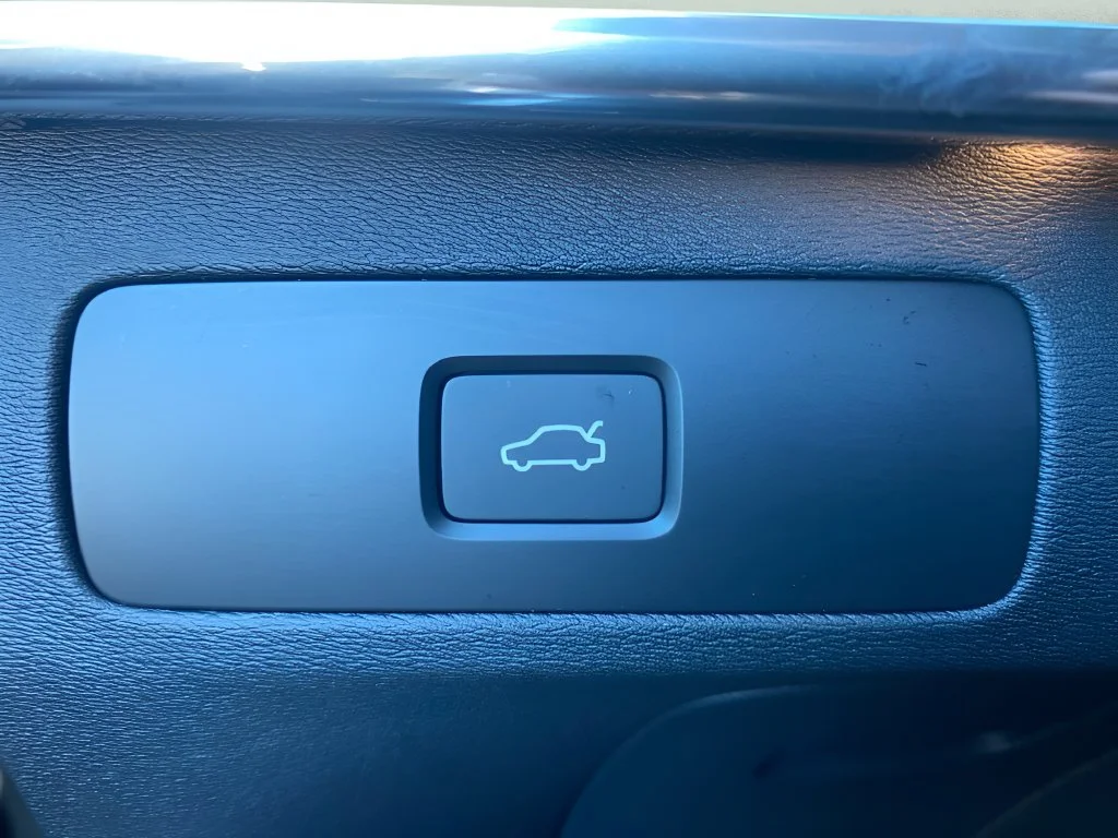 Used 2024  Volvo Plus Bright Theme image 21