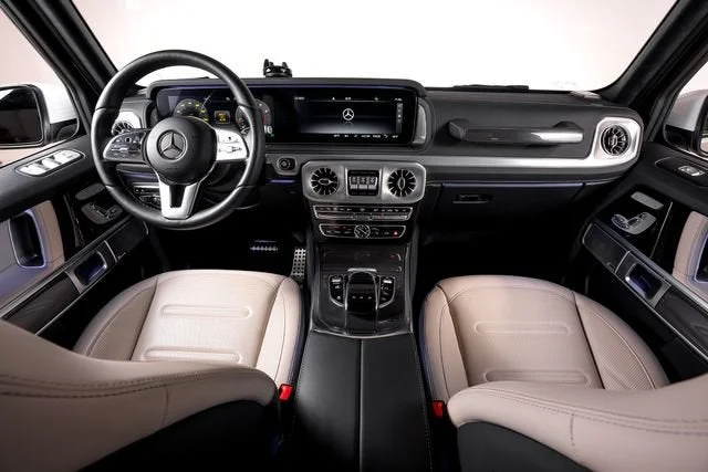 Used 2024 MANUFAKTUR Moonlight White Metallic Mercedes-Benz G 550 image 34