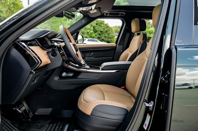 New 2026  Land Rover Dynamic SE image 3
