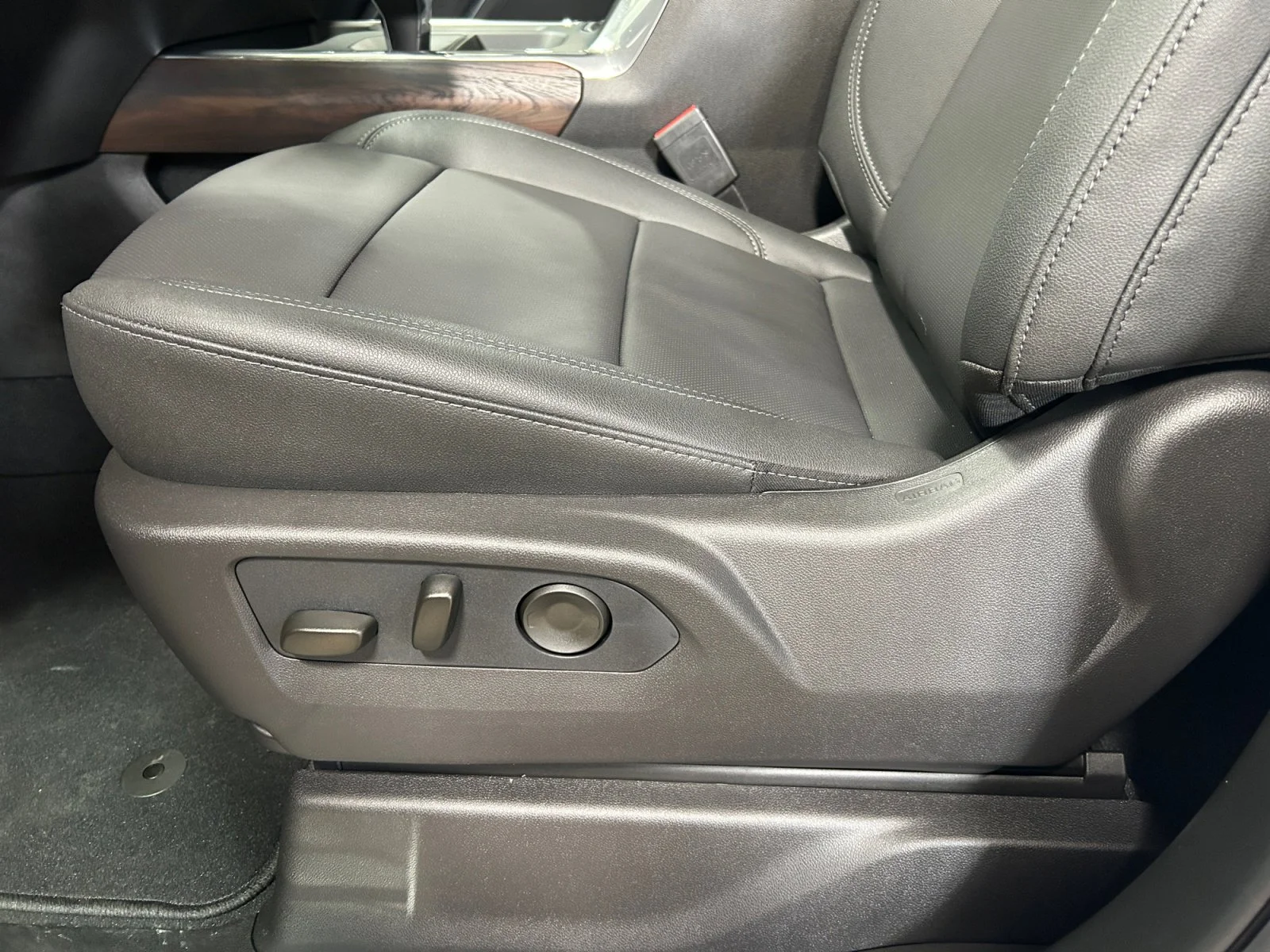 New 2026 Glacier White Tricoat GMC SLT image 15