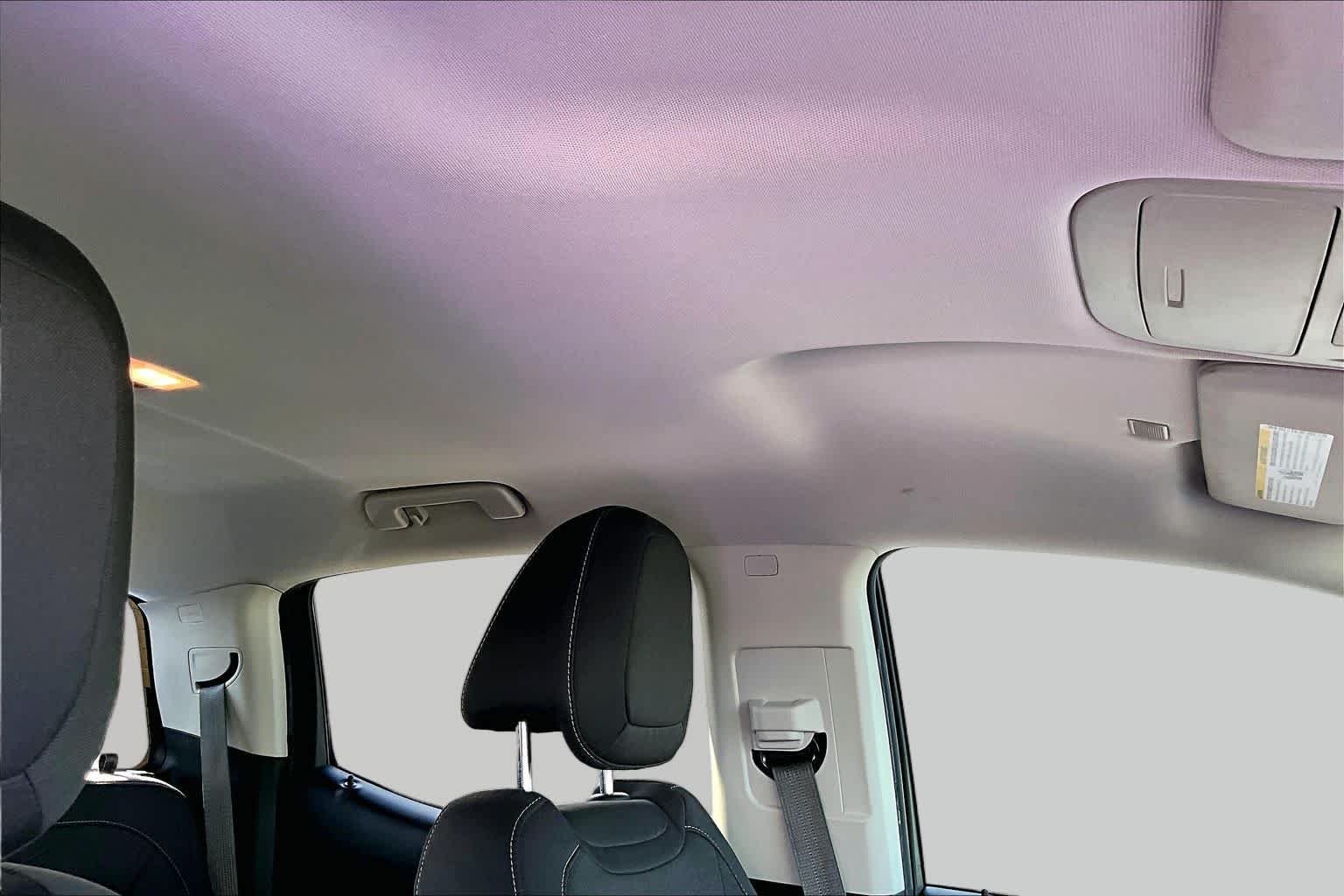 Used 2018 Kinetic Blue Chevrolet 2WD LT image 16