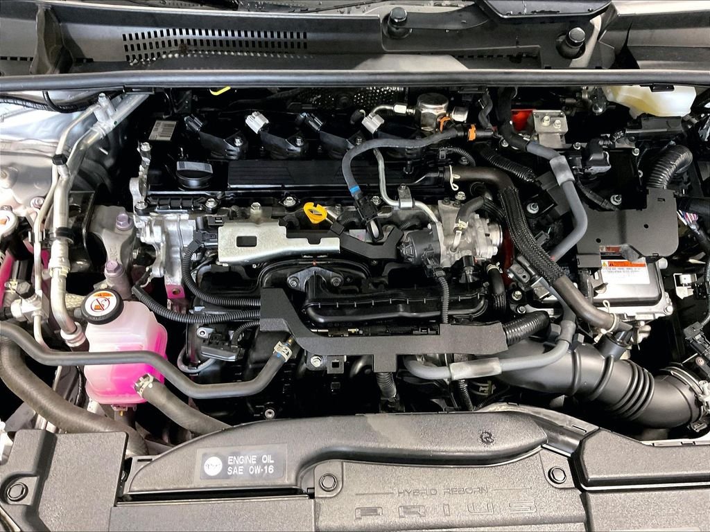 Used 2025  Toyota LE image 33