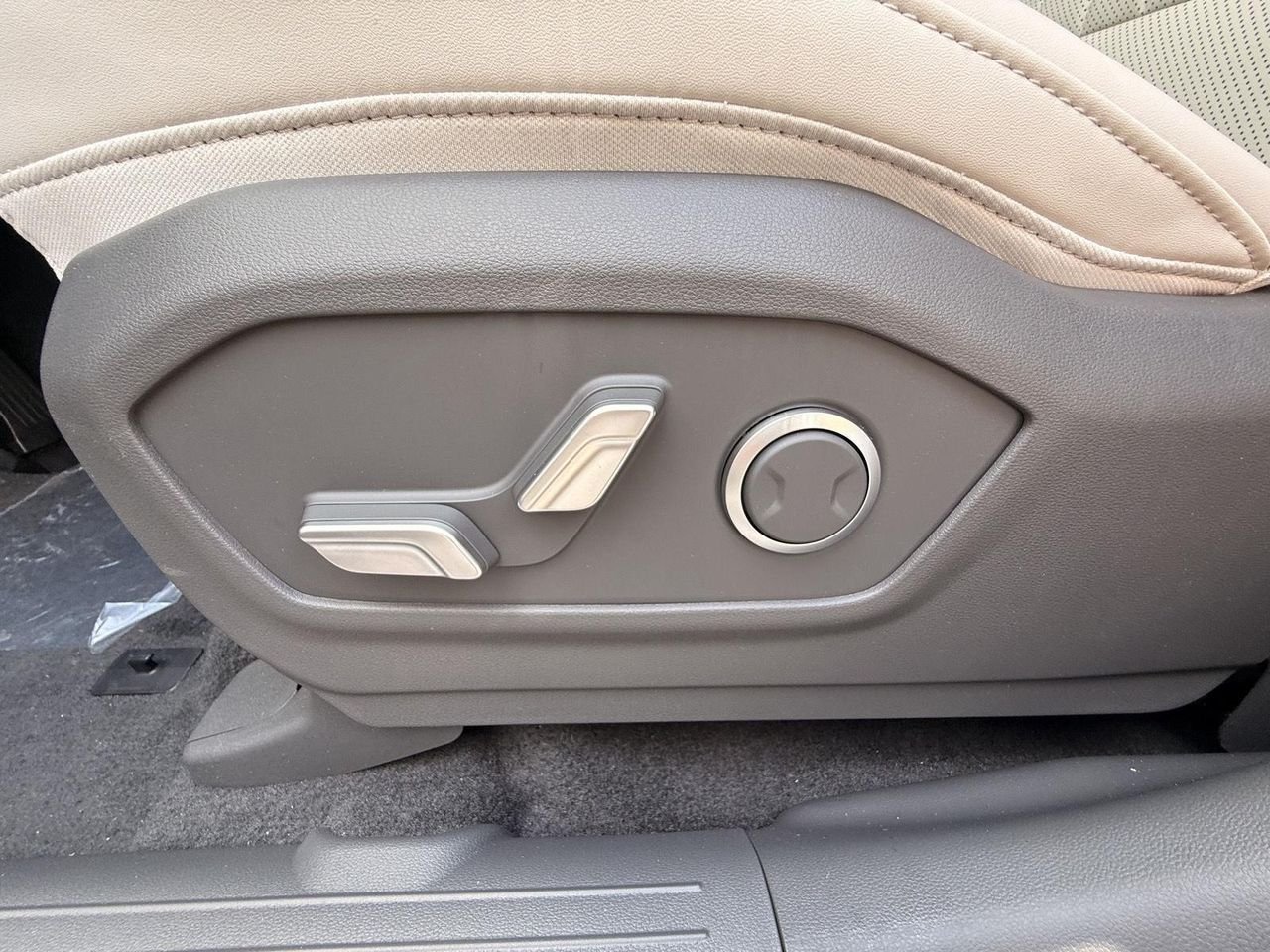 New 2026 Phantom Black Hyundai SEL AWD image 13