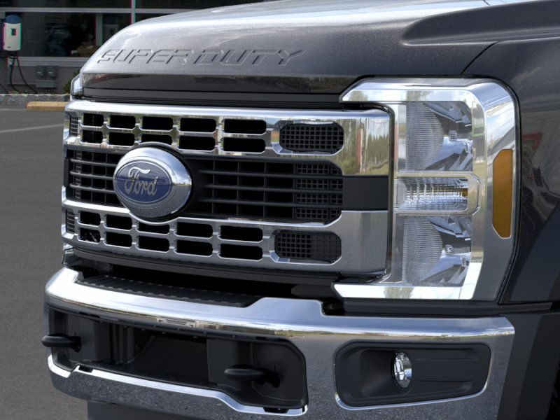 New 2026 Agate Black Metallic Ford F-550® XLT image 17