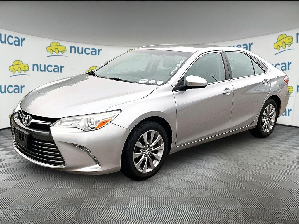 Used 2016 Silver Toyota XLE image 3