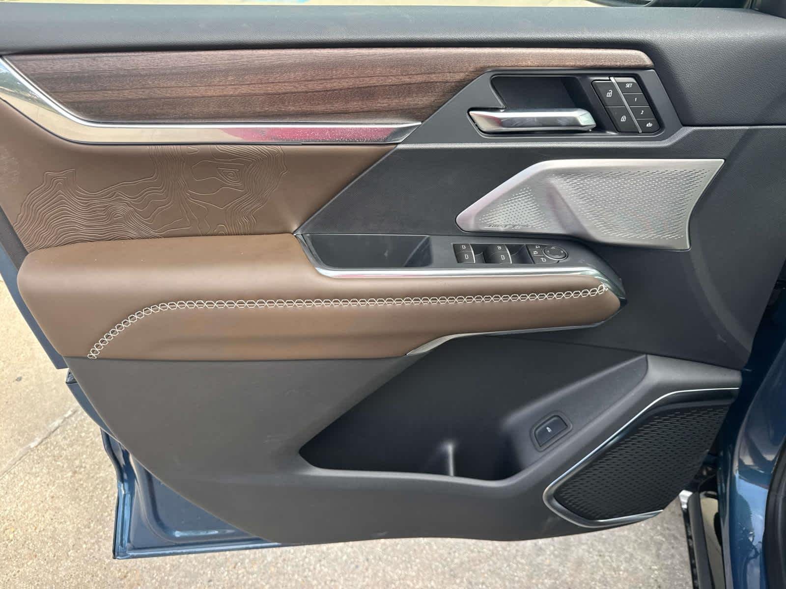 2026 GMC Acadia Denali Ultimate - Photo 13