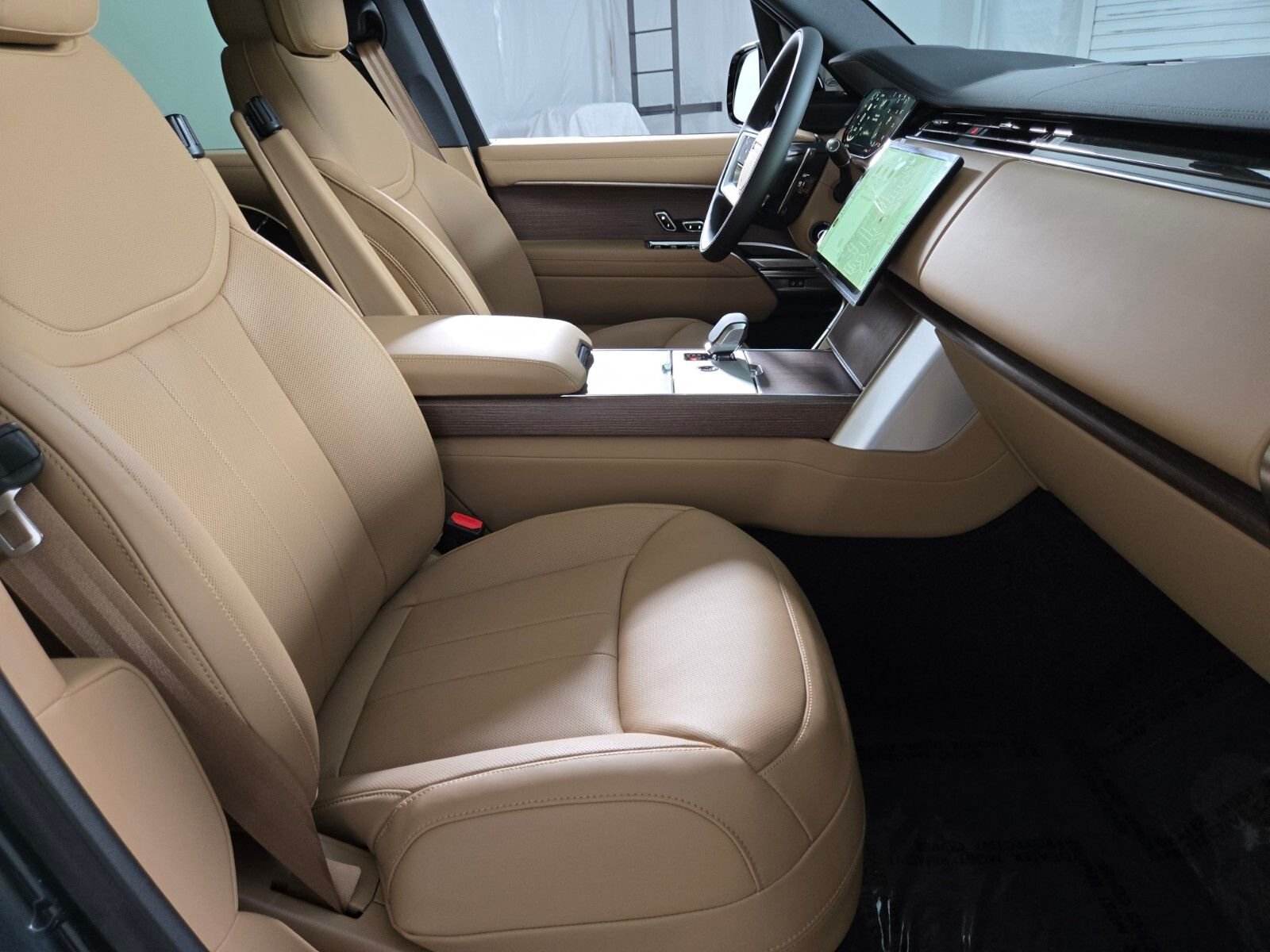 New 2026 Belgravia Green Land Rover SE image 3