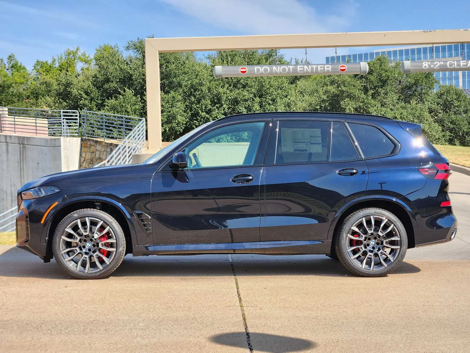 New 2026 Carbon Black Metallic BMW xDrive40i image 2
