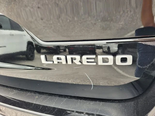 New 2025 Diamond Black Crystal Pearl-Coat Exterior Paint Jeep Laredo X image 11