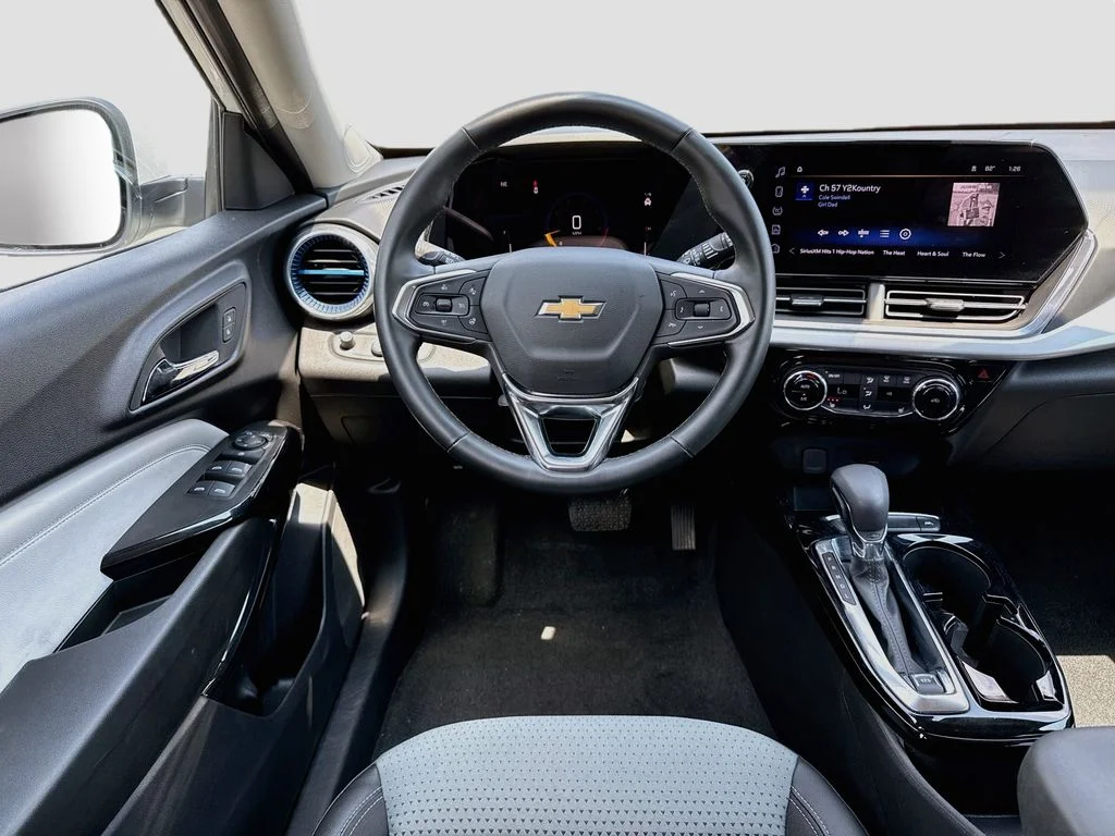 2025 Chevrolet Trax LT - Photo 26