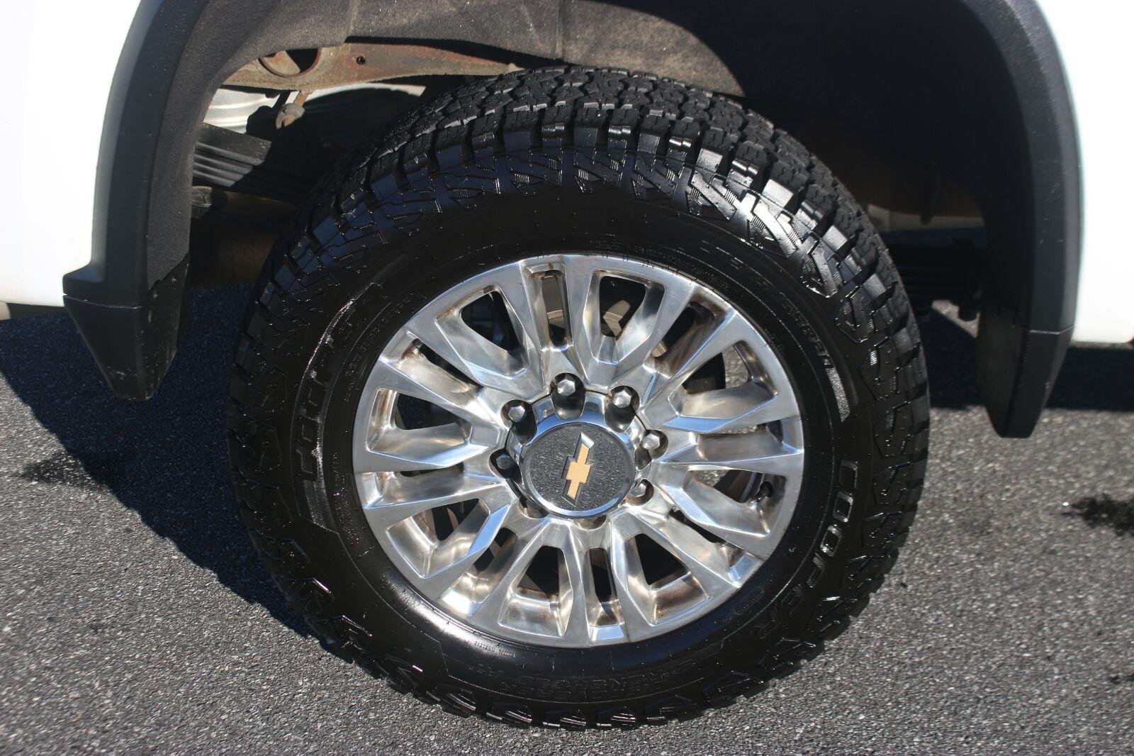 Used 2021 SUMMIT WHITE Chevrolet High Country image 39