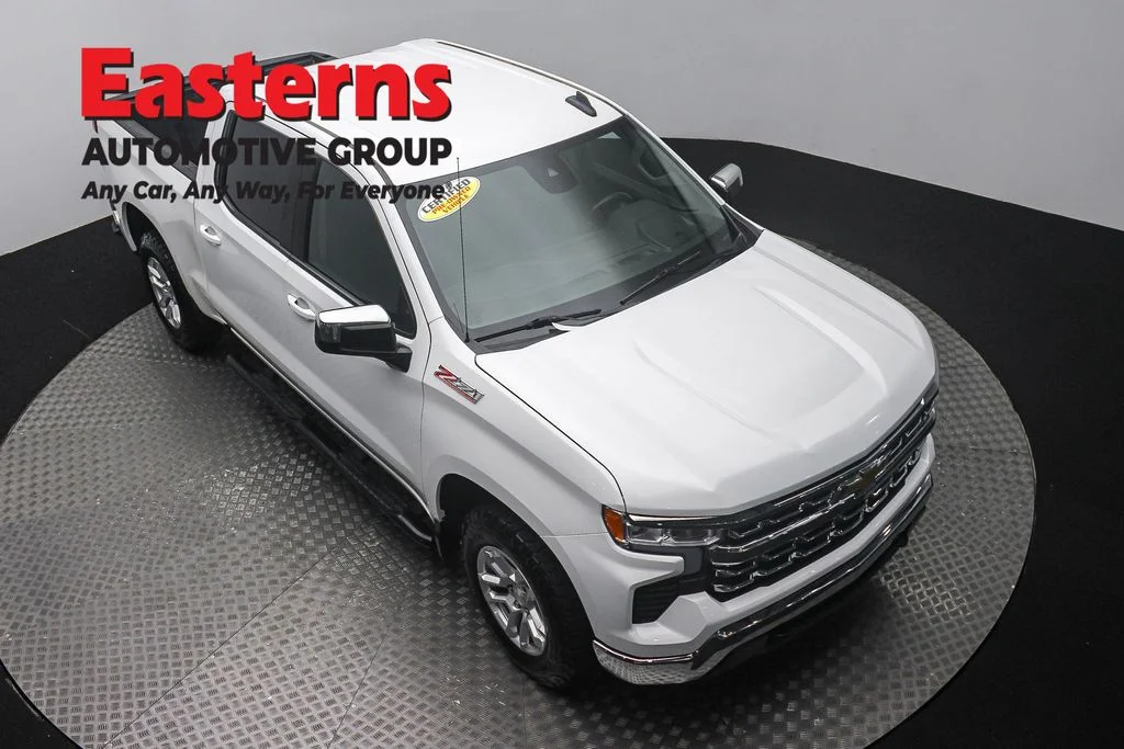Used 2023 White Chevrolet LT image 3