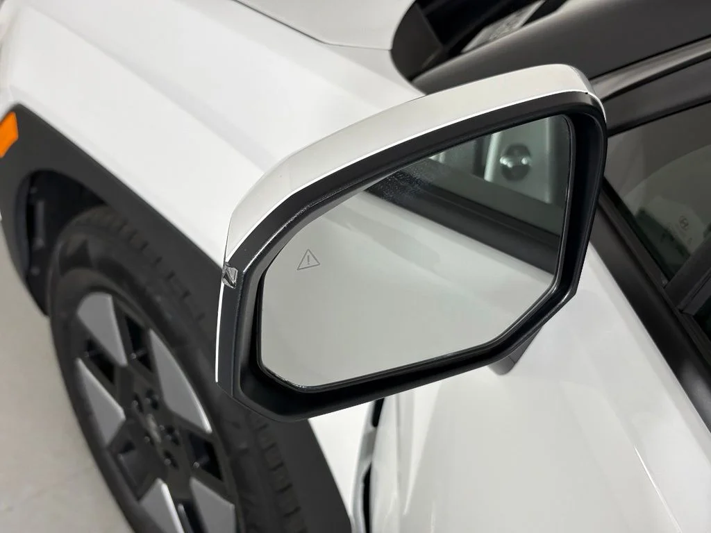 Used 2025 White Hyundai SEL image 13